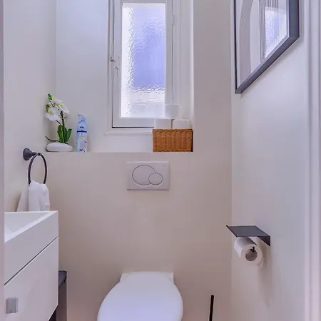 Chic Flat 10 Mins From Arc De Triomphe Париж